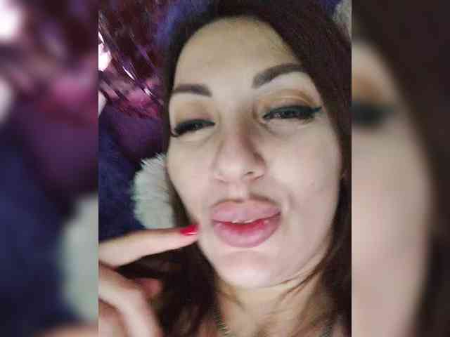 DaryaBloom webcam