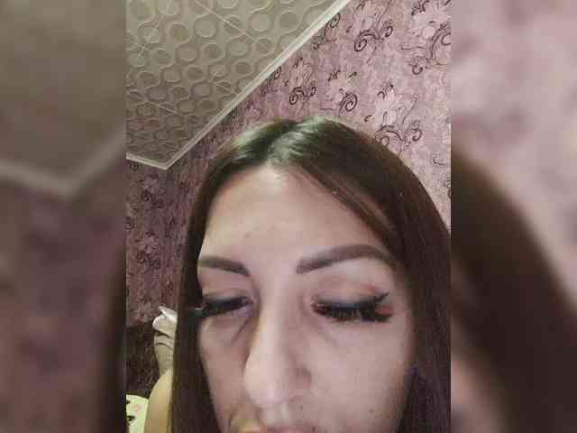 DaryaBloom webcam