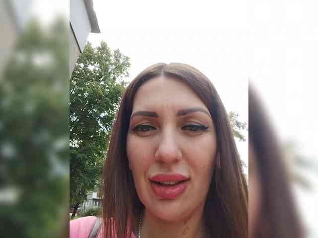 DaryaBloom webcam