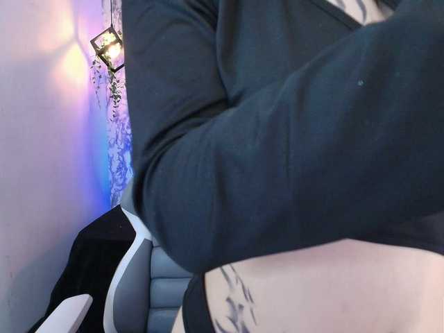 violetsmith webcam bongacams model stream image