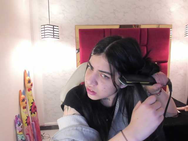 violetsmith webcam bongacams model stream image