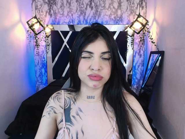 violetsmith webcam bongacams model stream image