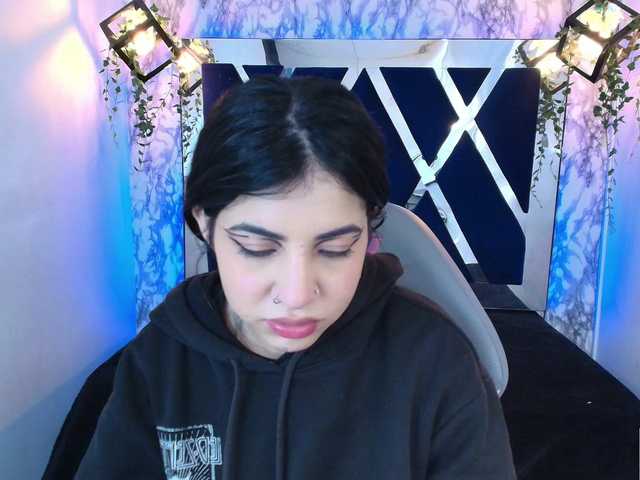 violetsmith webcam bongacams model stream image