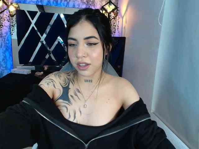 violetsmith Live Webcam on BongaCams