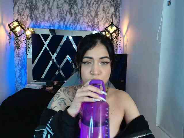 violetsmith Live Webcam on BongaCams