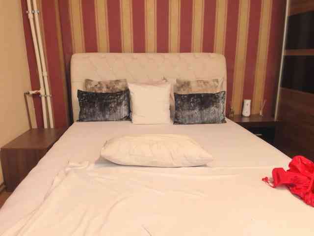 MadameCrowford webcam