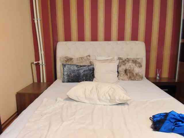MadameCrowford webcam