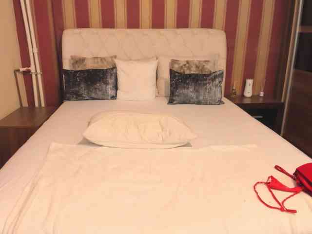 MadameCrowford Live Webcam on BongaCams