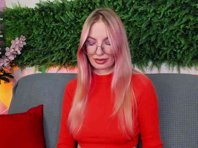 Luna-Velvet webcam
