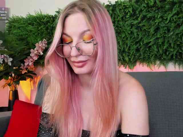 Luna-Velvet webcam