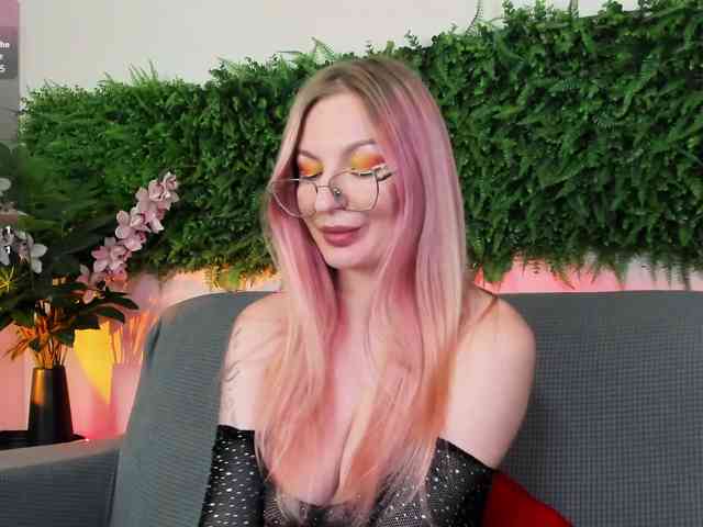 Luna-Velvet webcam