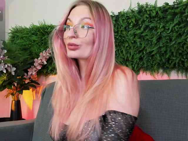 Luna-Velvet webcam