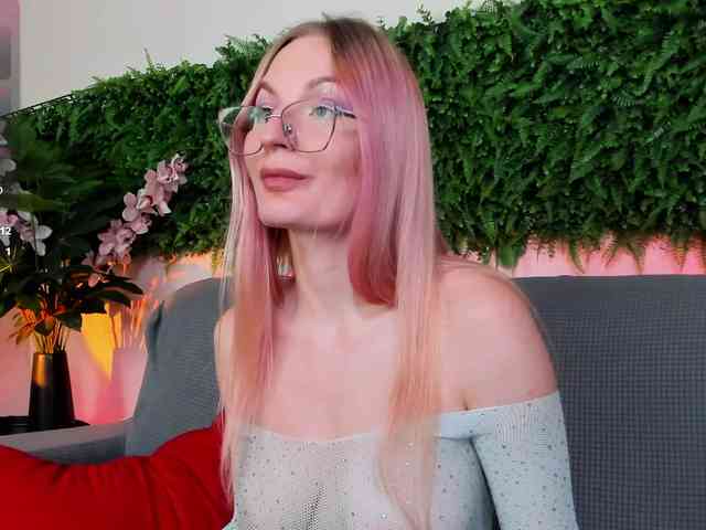 Luna-Velvet webcam