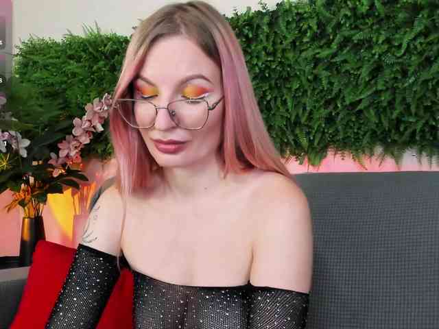 Luna-Velvet webcam