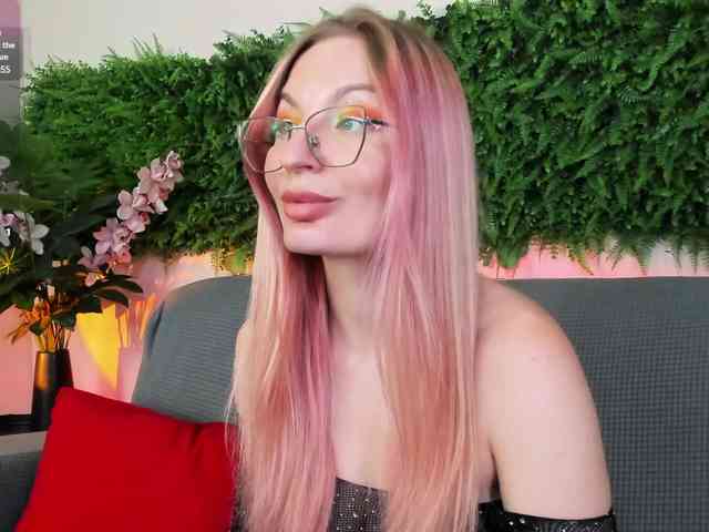 Luna-Velvet webcam
