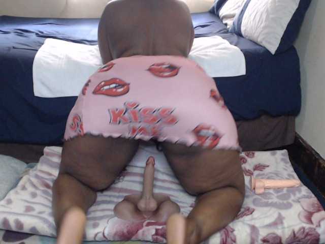 Prettybkack25's BongaCams show and profile