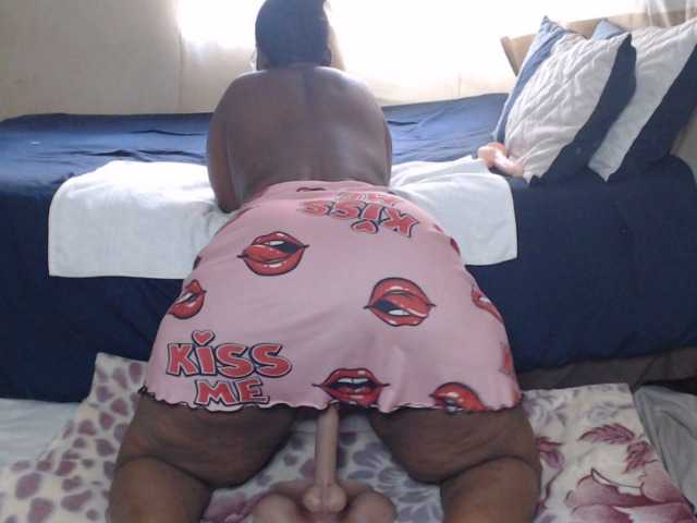 Prettybkack25's BongaCams show and profile