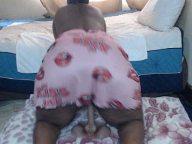 Prettybkack25's BongaCams show and profile