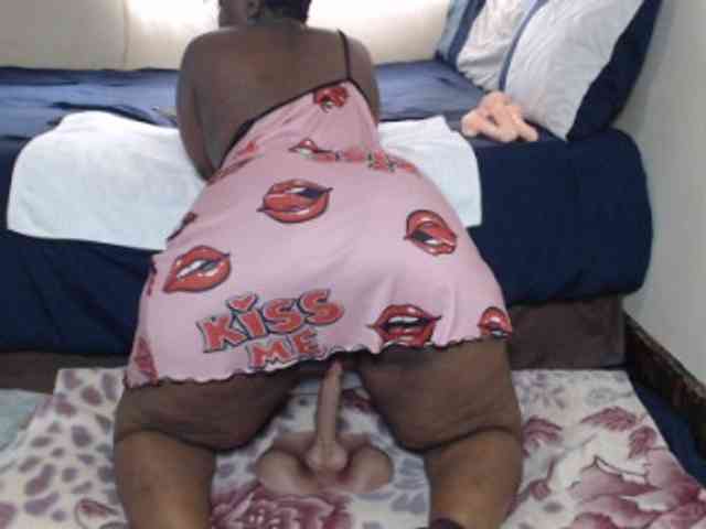 Prettybkack25 webcam