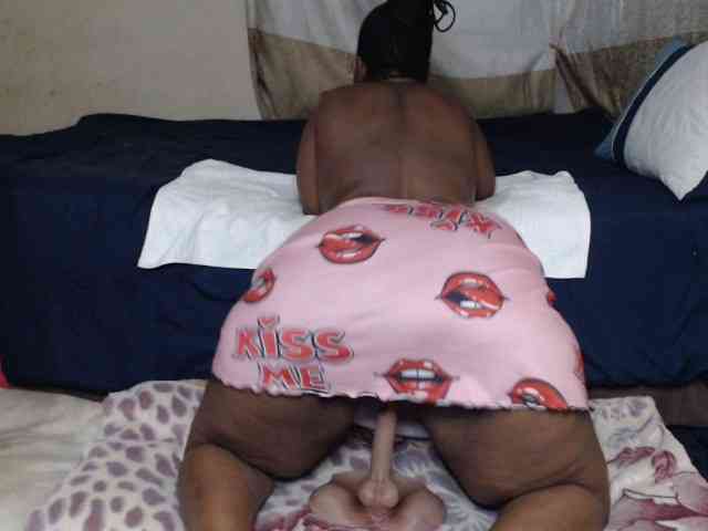 Prettybkack25 webcam