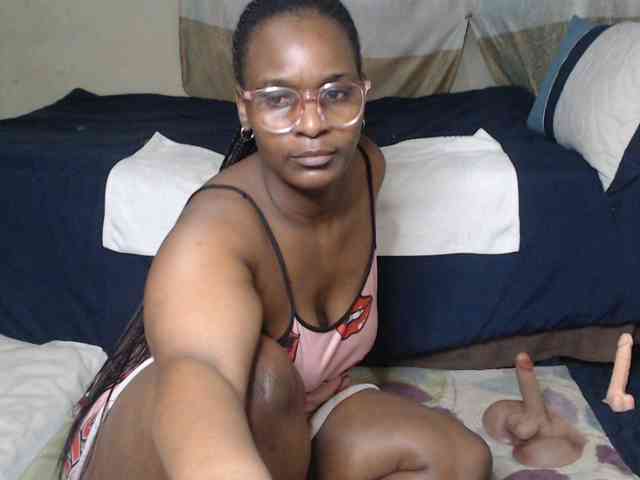 Prettybkack25 webcam