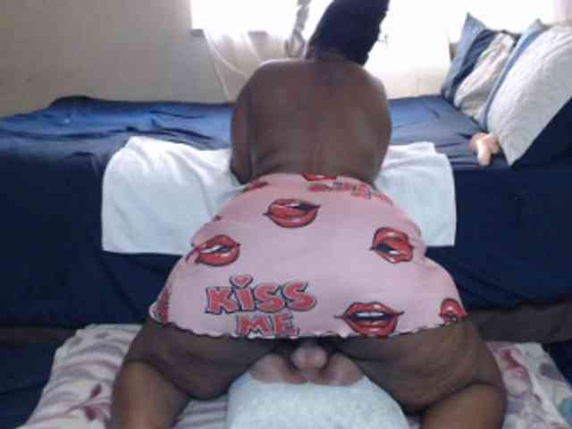 Prettybkack25 webcam