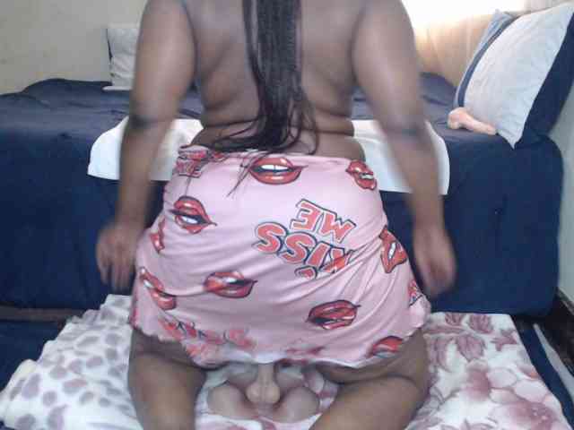 Prettybkack25 webcam