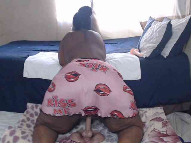 Prettybkack25 webcam