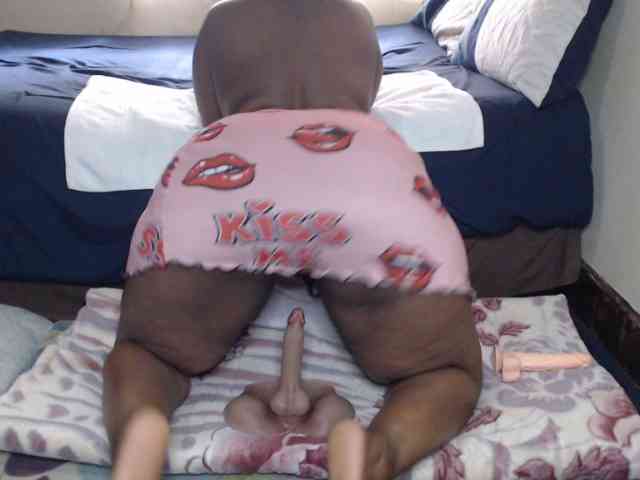 Prettybkack25 webcam