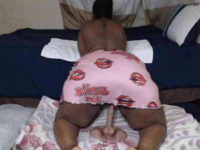 Prettybkack25 webcam