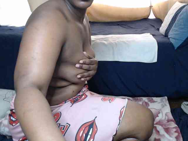 Prettybkack25 webcam