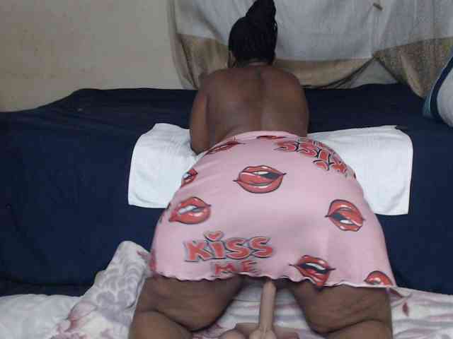 Prettybkack25 webcam