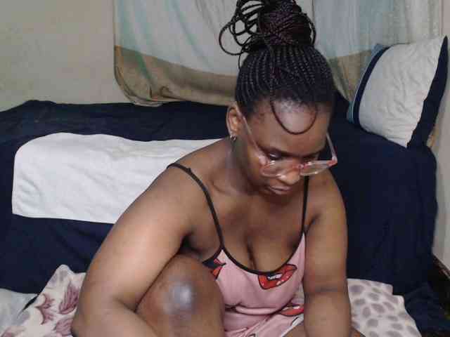 Prettybkack25 webcam