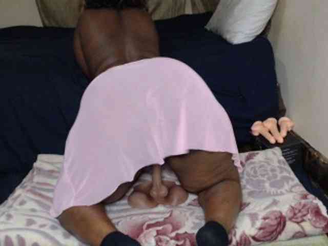 Prettybkack25 webcam