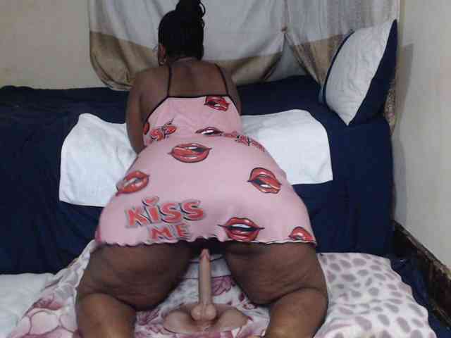 Prettybkack25 webcam