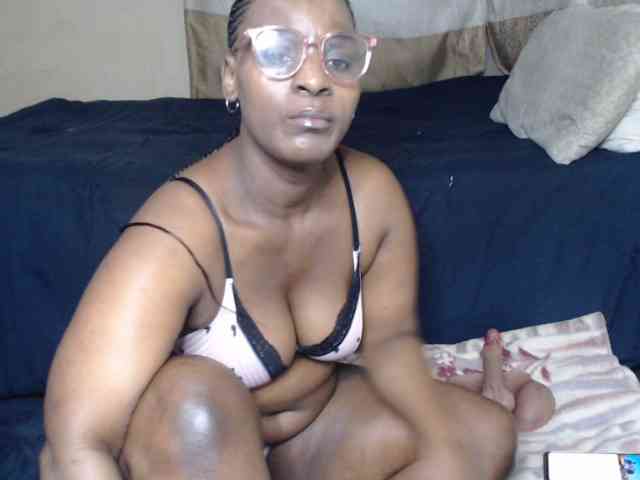 Prettybkack25 webcam