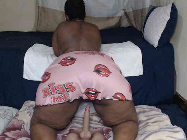 Prettybkack25 webcam