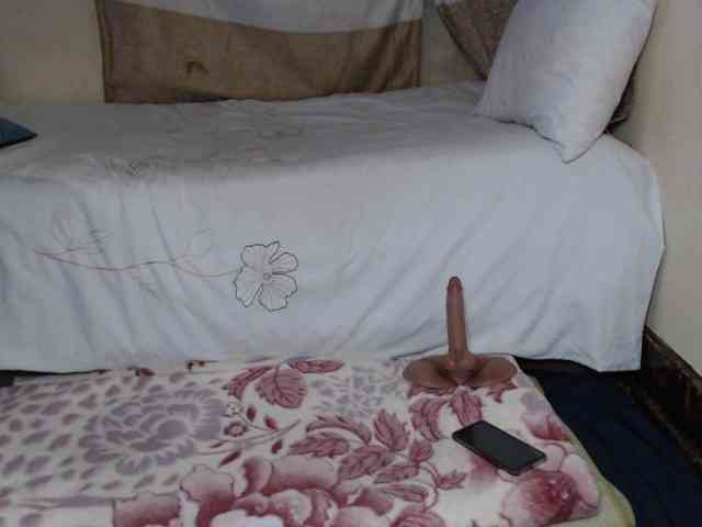 Prettybkack25 webcam