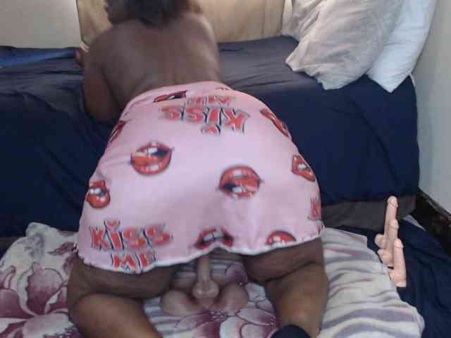 Prettybkack25 webcam