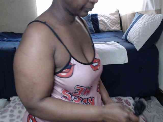 Prettybkack25 webcam