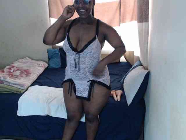 Prettybkack25 webcam