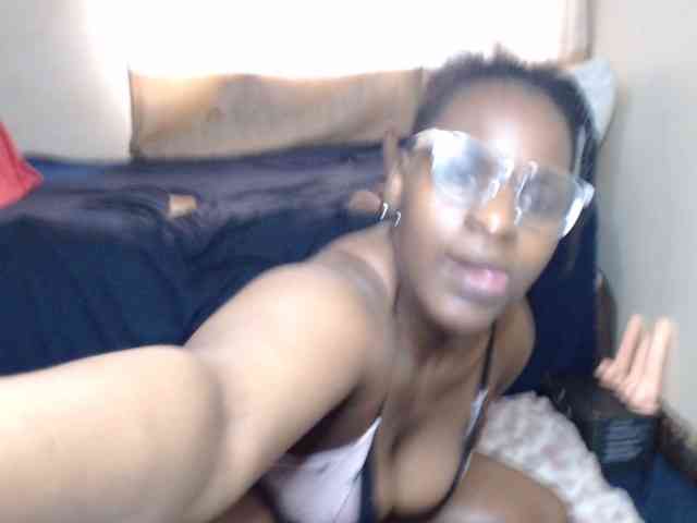 Prettybkack25 webcam
