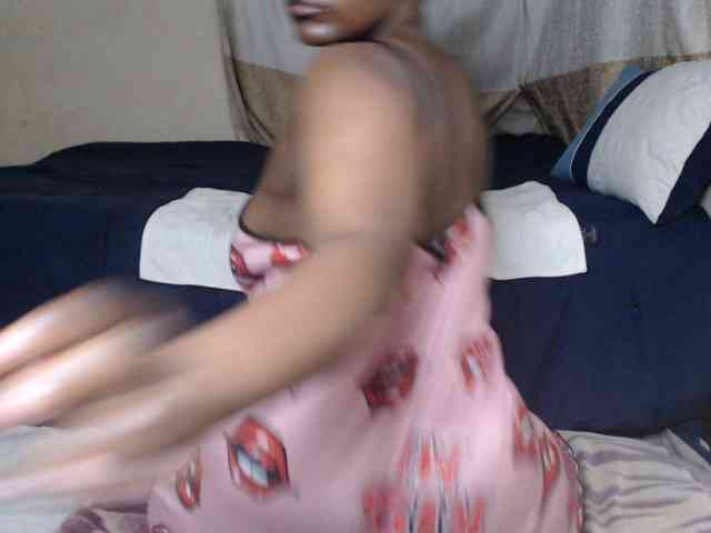 Prettybkack25 webcam