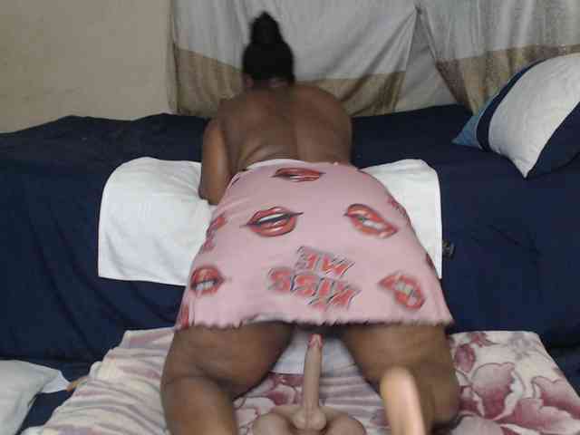 Prettybkack25 webcam