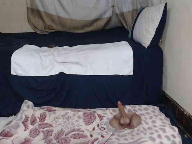 Prettybkack25 webcam