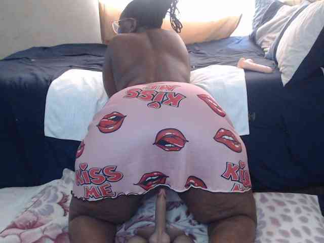 Prettybkack25 webcam