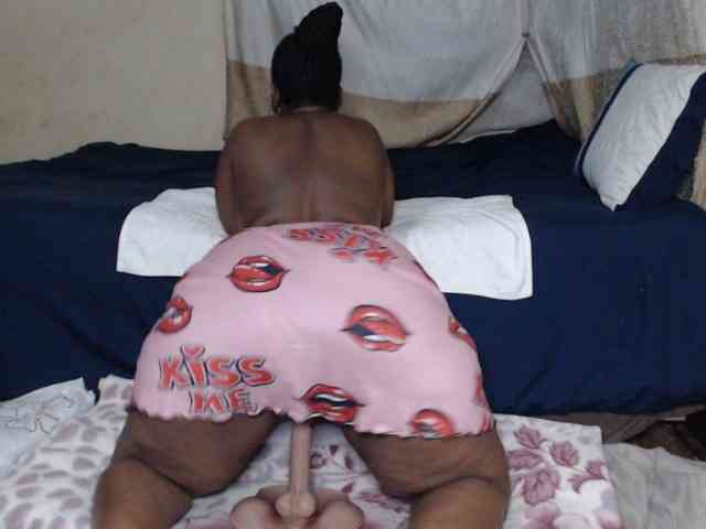 Prettybkack25 webcam