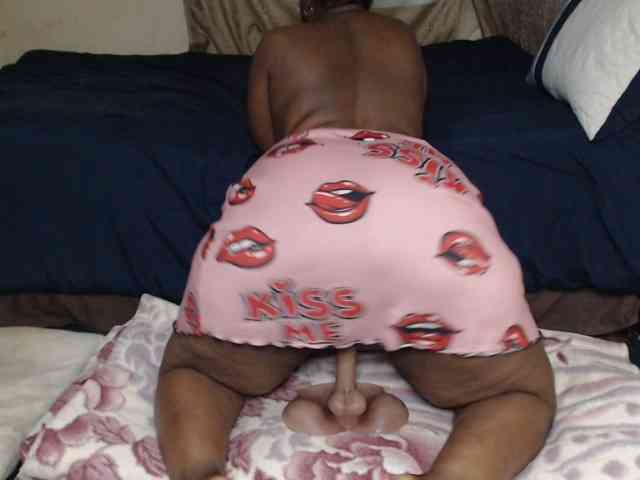 Prettybkack25 webcam