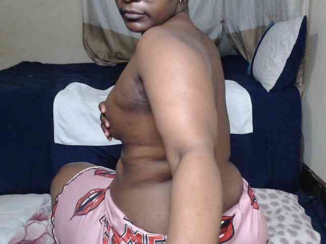 Prettybkack25 webcam