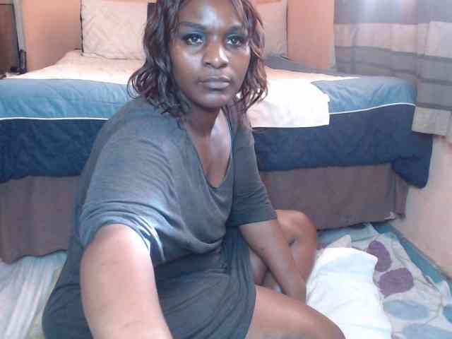 Prettybkack25 webcam